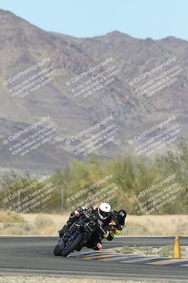 media/Oct-30-2025-Racers Edge (Thu) [[dabbdaf680]]/3-B Group/Session 5 (Turn 6)/